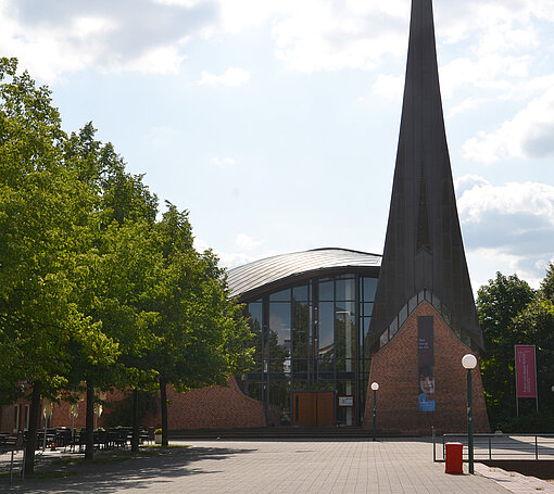 Franz-von-Assisi-Kirche, Bergedorfer Marschen